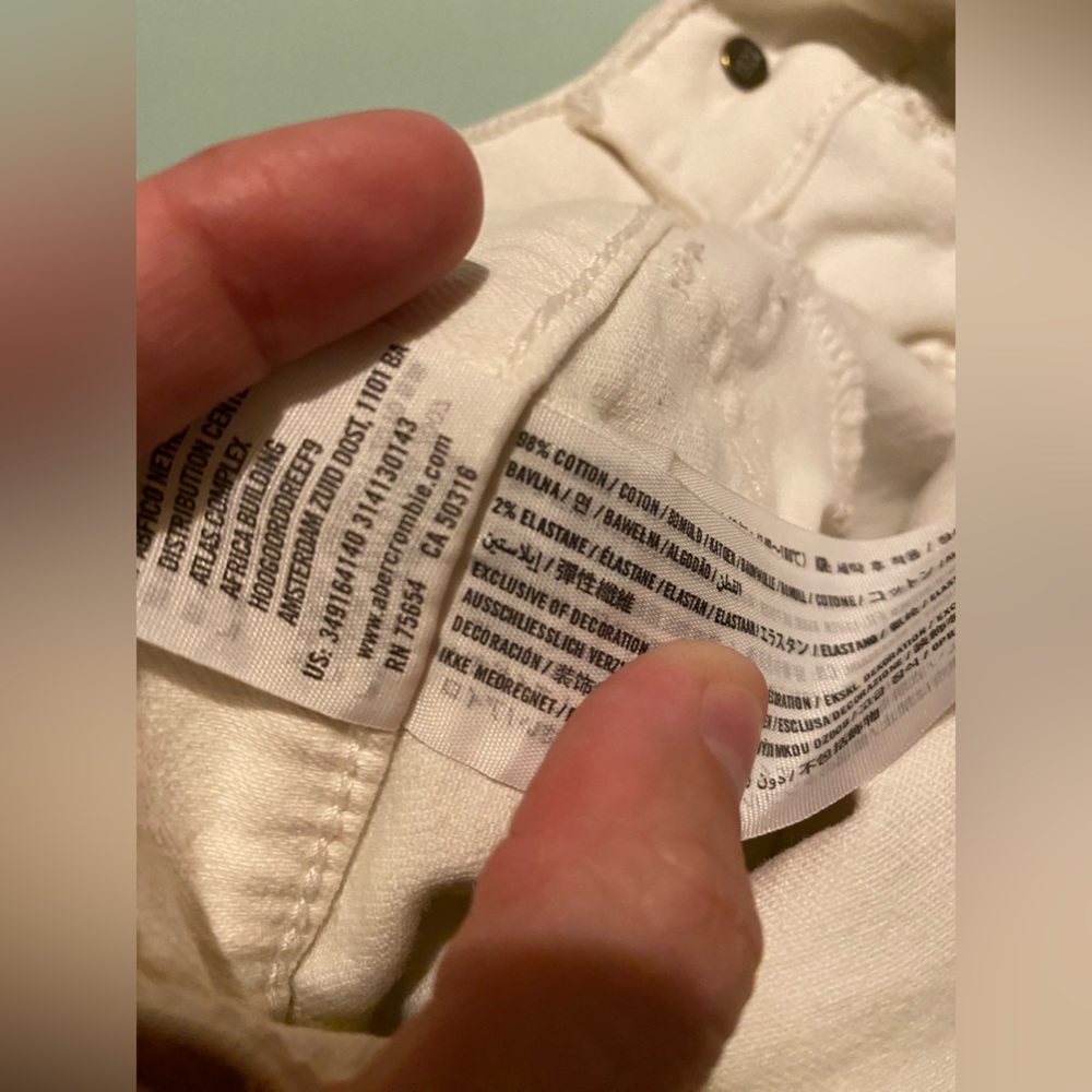 Hollister denim white shorts in women’s size 3/26. - Picture 4 of 4